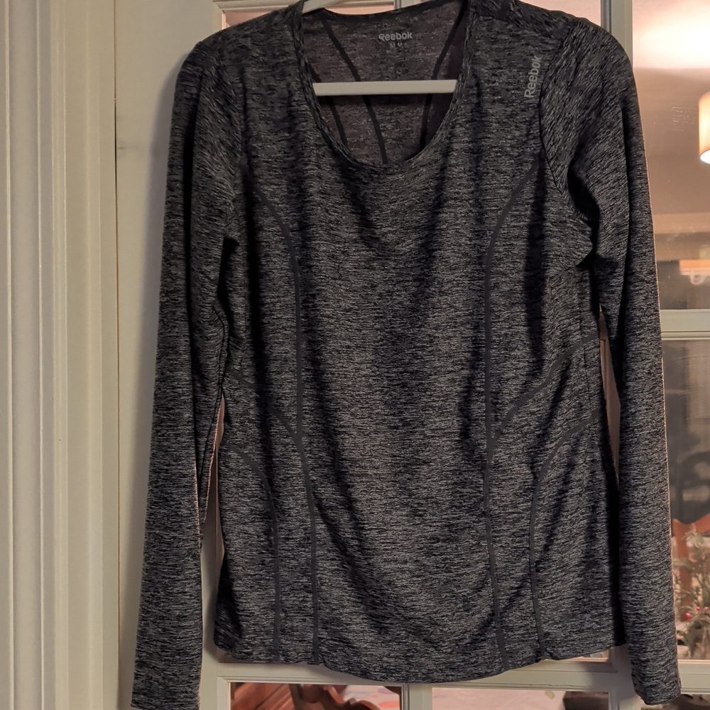 Reebok Women's Gray Long-Sleeve Performance Tee